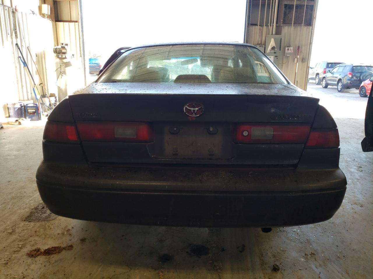 1999 Toyota Camry Le VIN: JT2BG22K2X0294048 Lot: 58981234