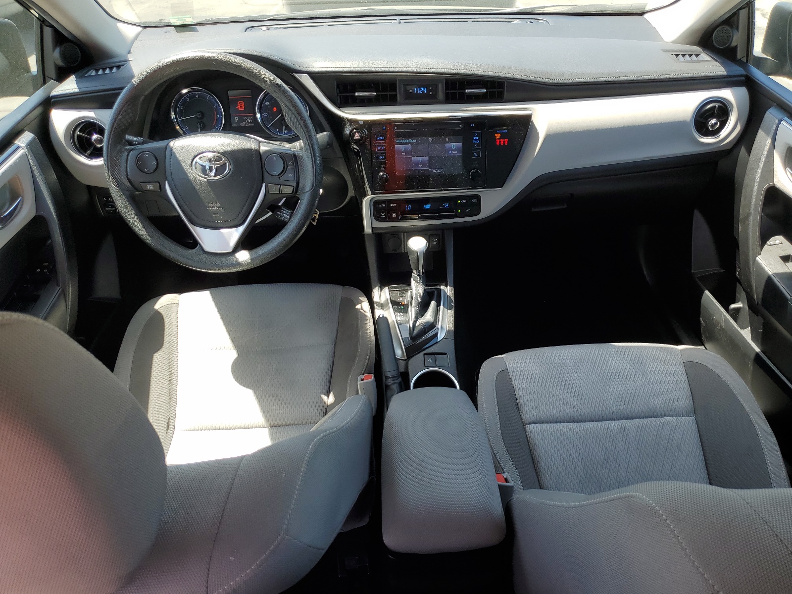 2018 Toyota Corolla L vin: 5YFBURHE4JP799855