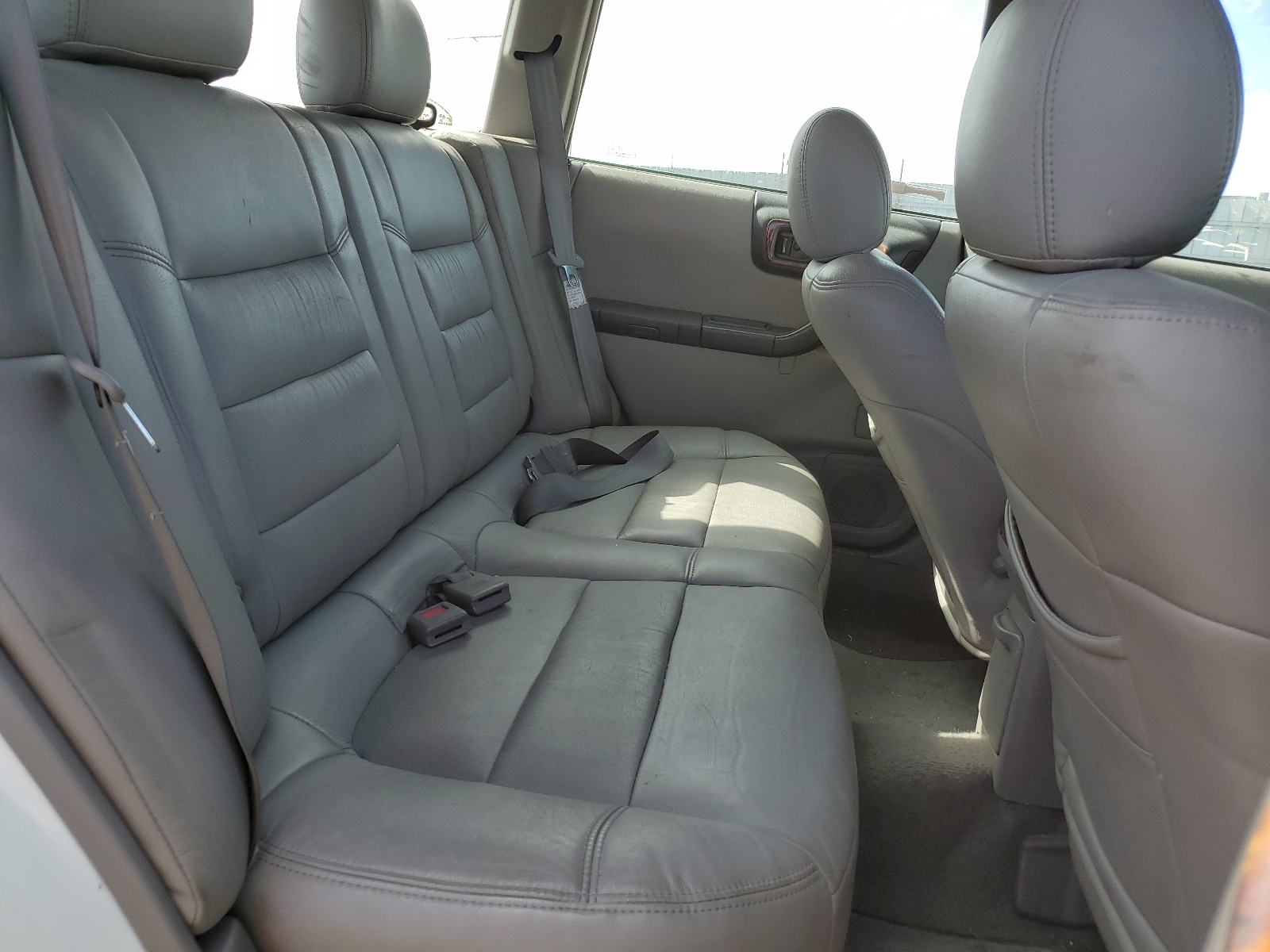 JF1SF6352YH729203 2000 Subaru Forester L