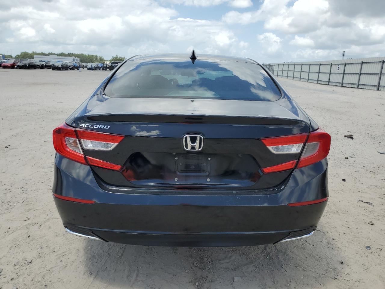 1HGCV1F42JA157699 2018 Honda Accord Ex