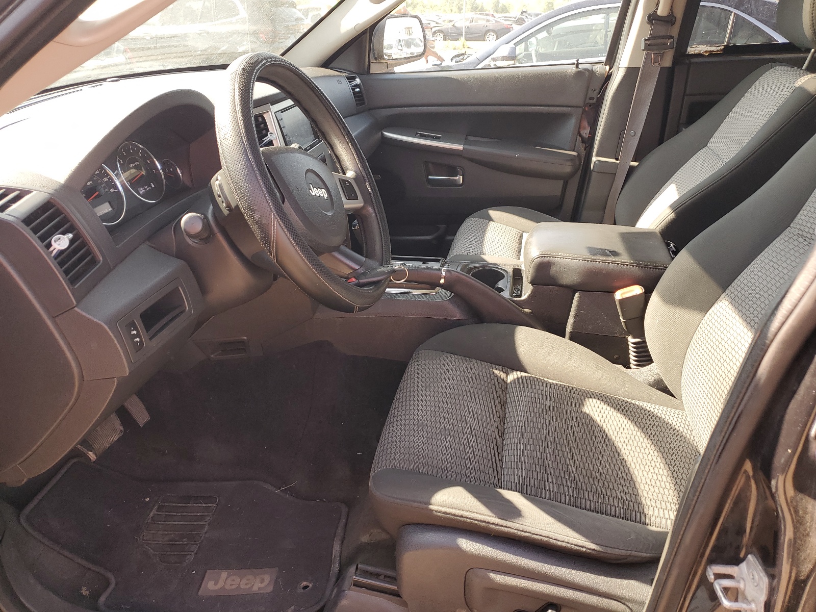 1J8GR48K79C552911 2009 Jeep Grand Cherokee Laredo