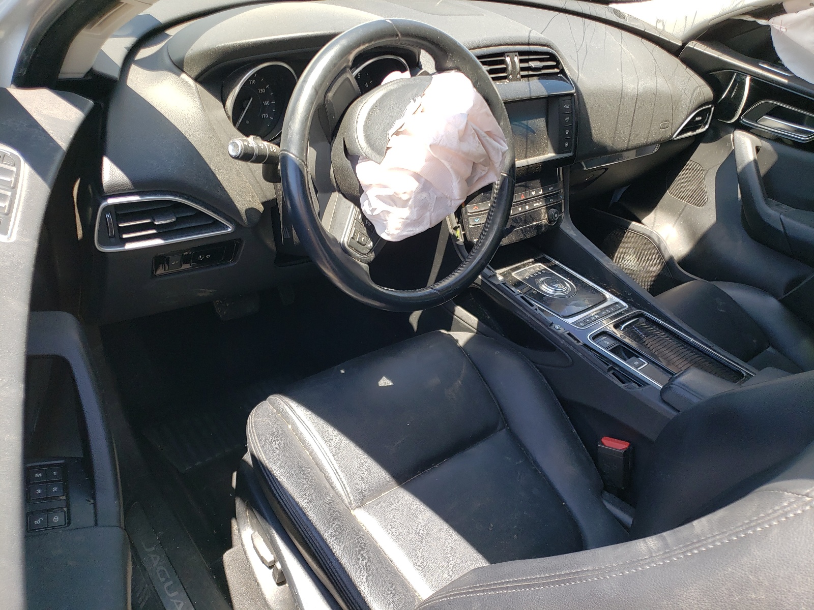 SADCJ2GX2JA295062 2018 Jaguar F-Pace Premium