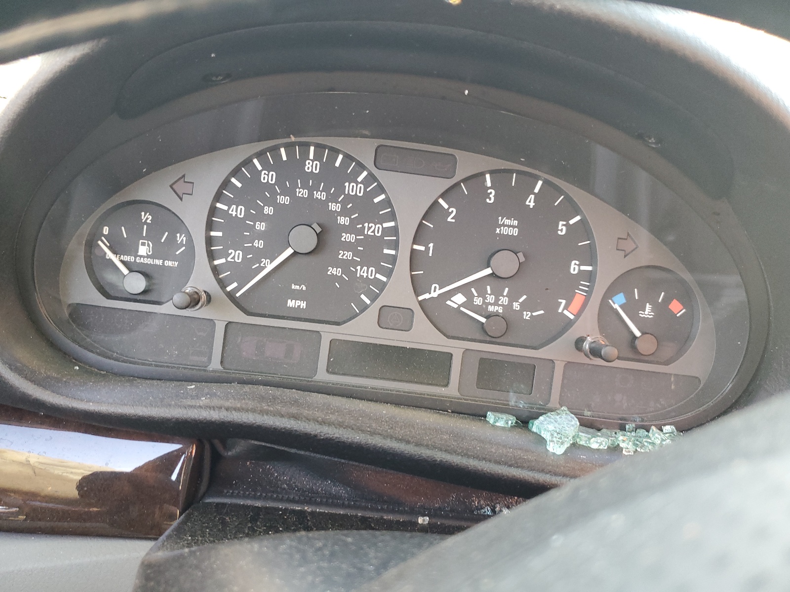 WBAEN33464PC13040 2004 BMW 325 It