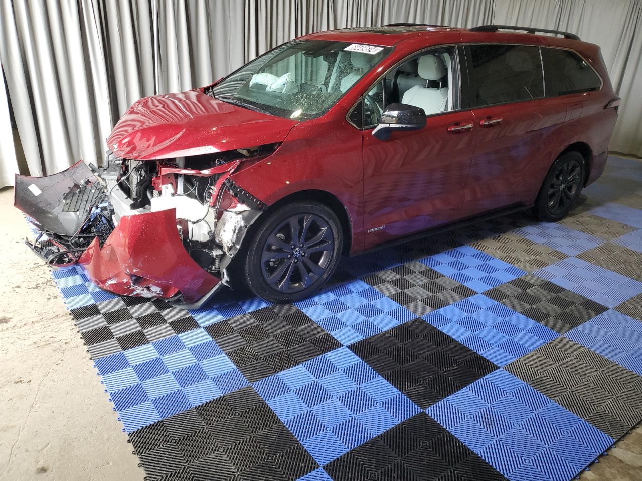2021 Toyota Sienna - Image 1