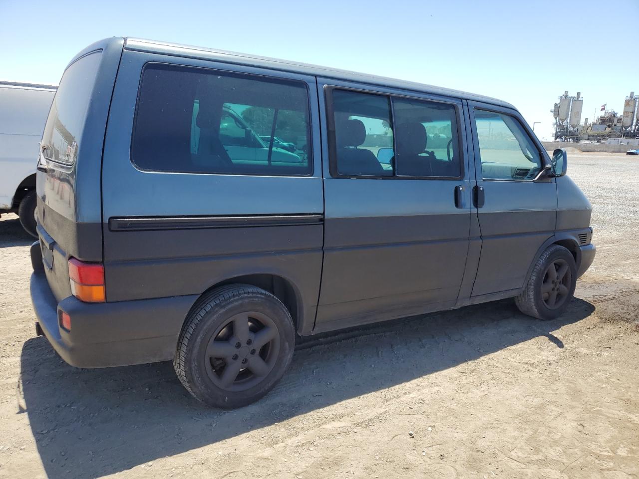 WV2KB47092H029194 2002 Volkswagen Eurovan Gls