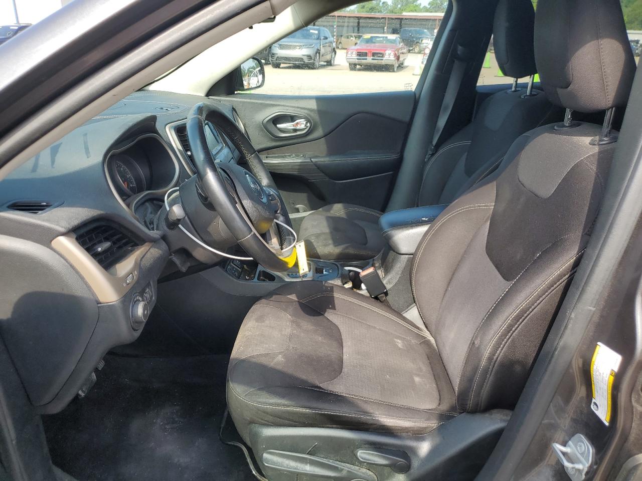 2015 Jeep Cherokee Latitude VIN: 1C4PJLCB9FW694302 Lot: 59913554