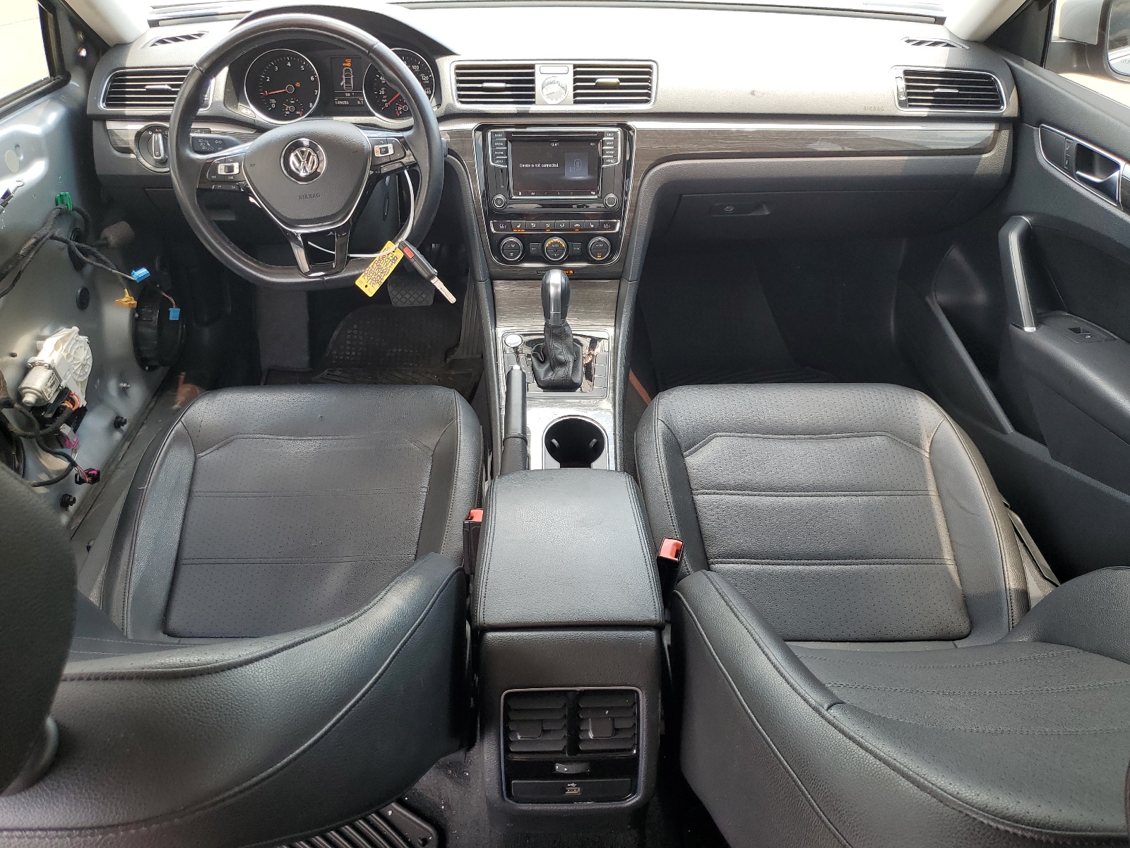 1VWBT7A38HC036009 2017 Volkswagen Passat Se