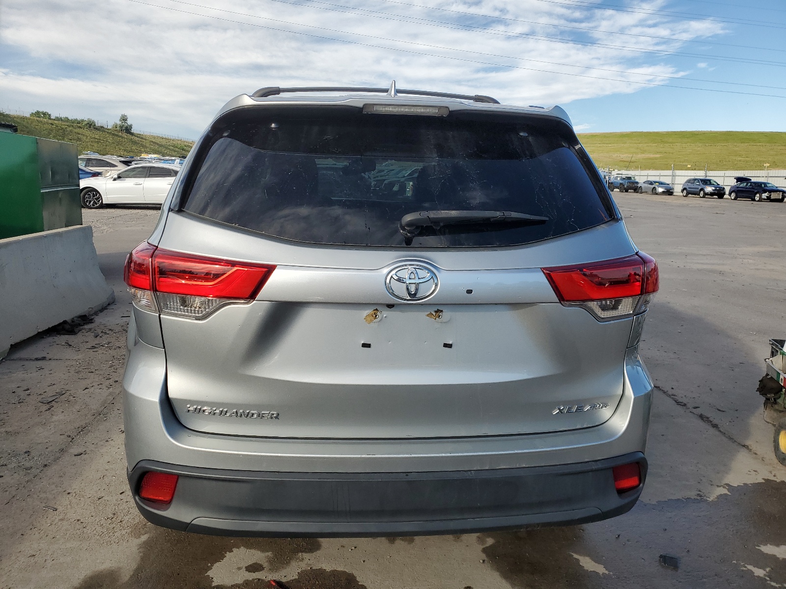 5TDJZRFH5HS403573 2017 Toyota Highlander Se