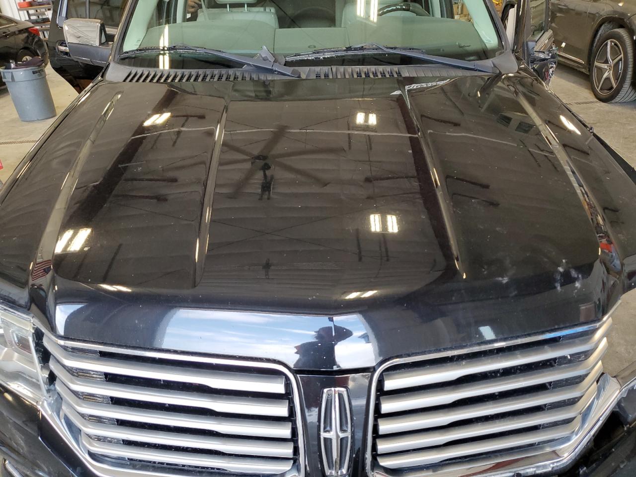 2016 Lincoln Navigator - Image 11