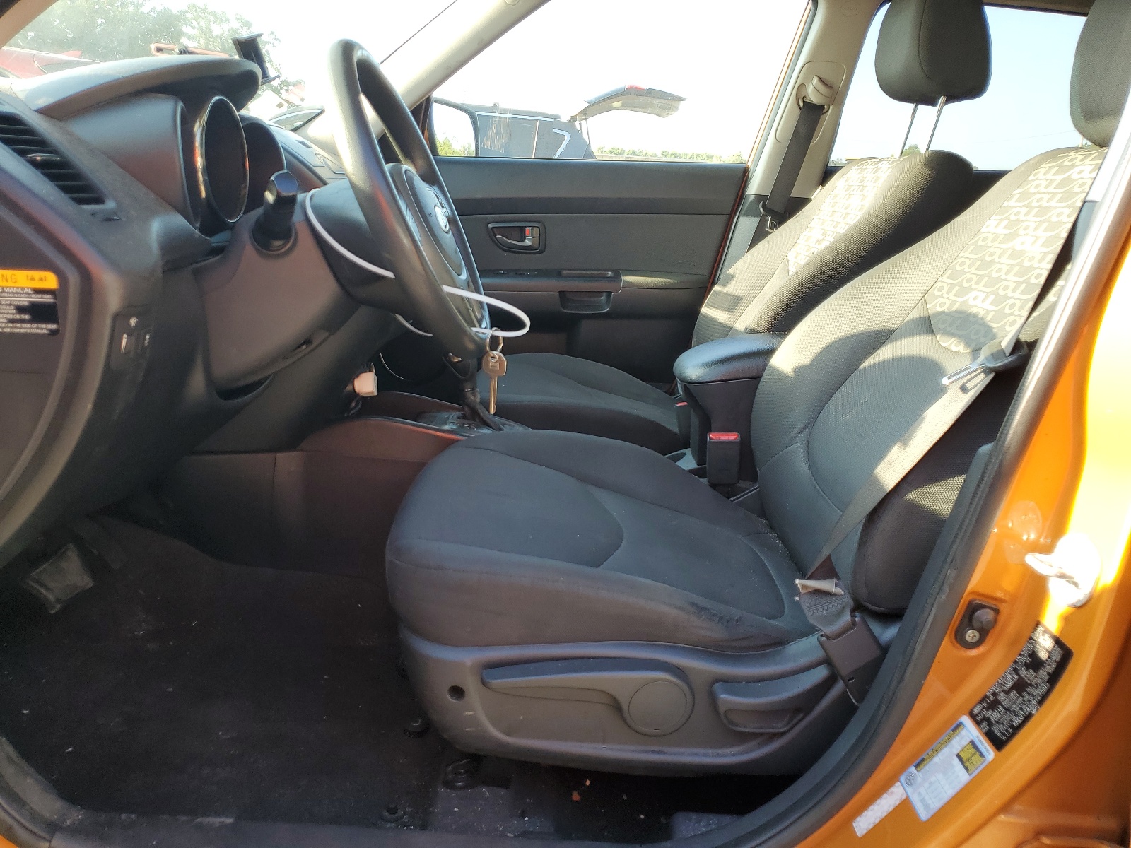 KNDJT2A22B7275919 2011 Kia Soul +