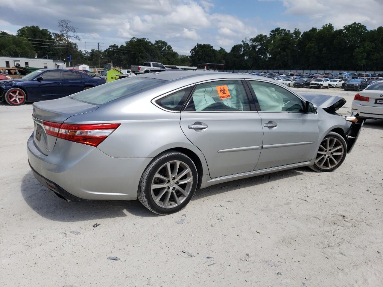 2015 Toyota Avalon - Image 3