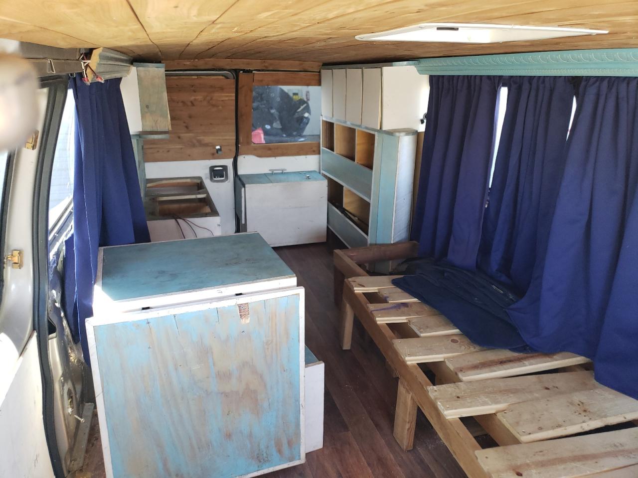 2001 Ford Econoline E350 Super Duty Wagon VIN: 1FBSS31S71HB68147 Lot: 58757144