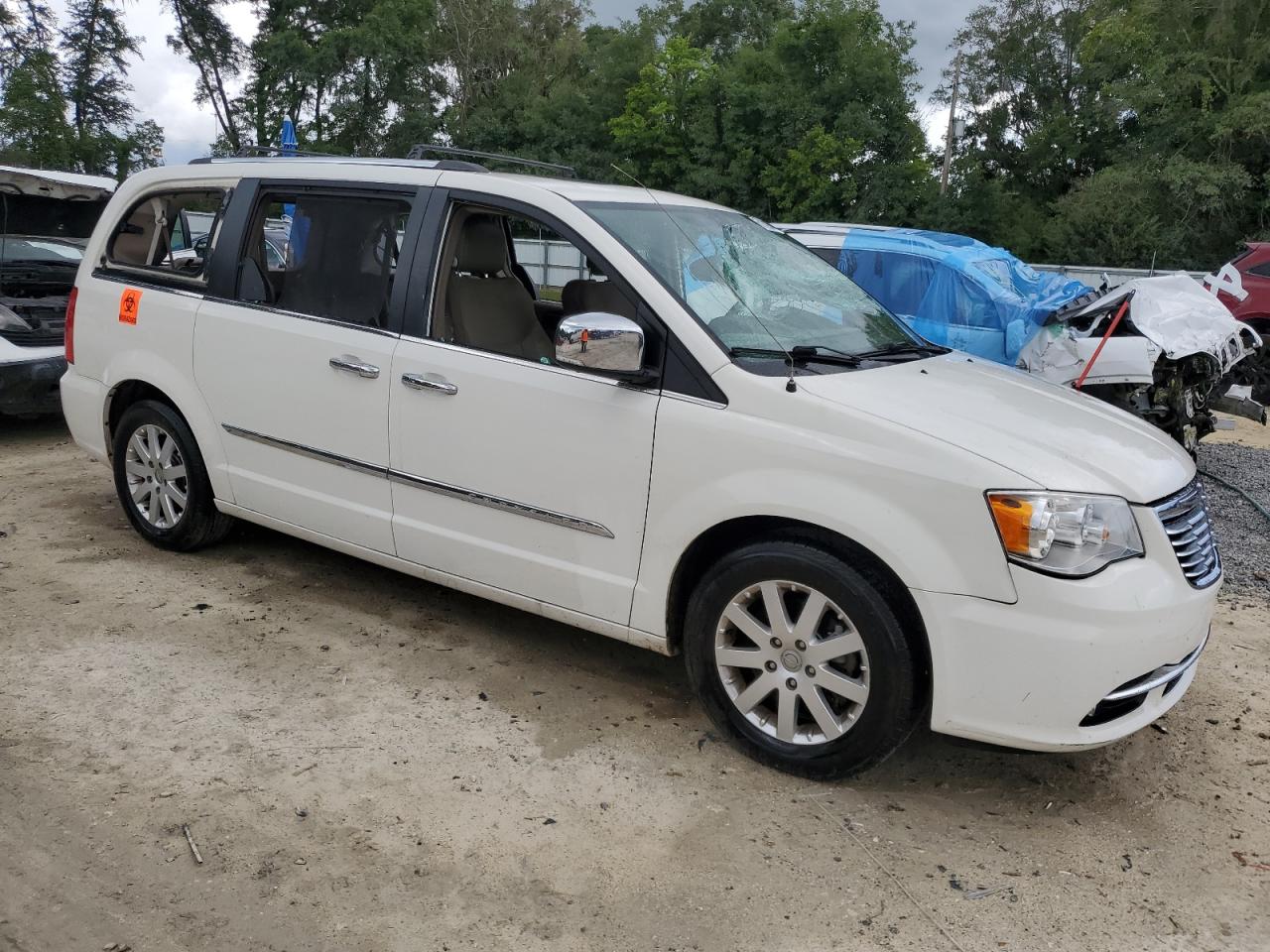 2013 Chrysler Town & Country - Image 4