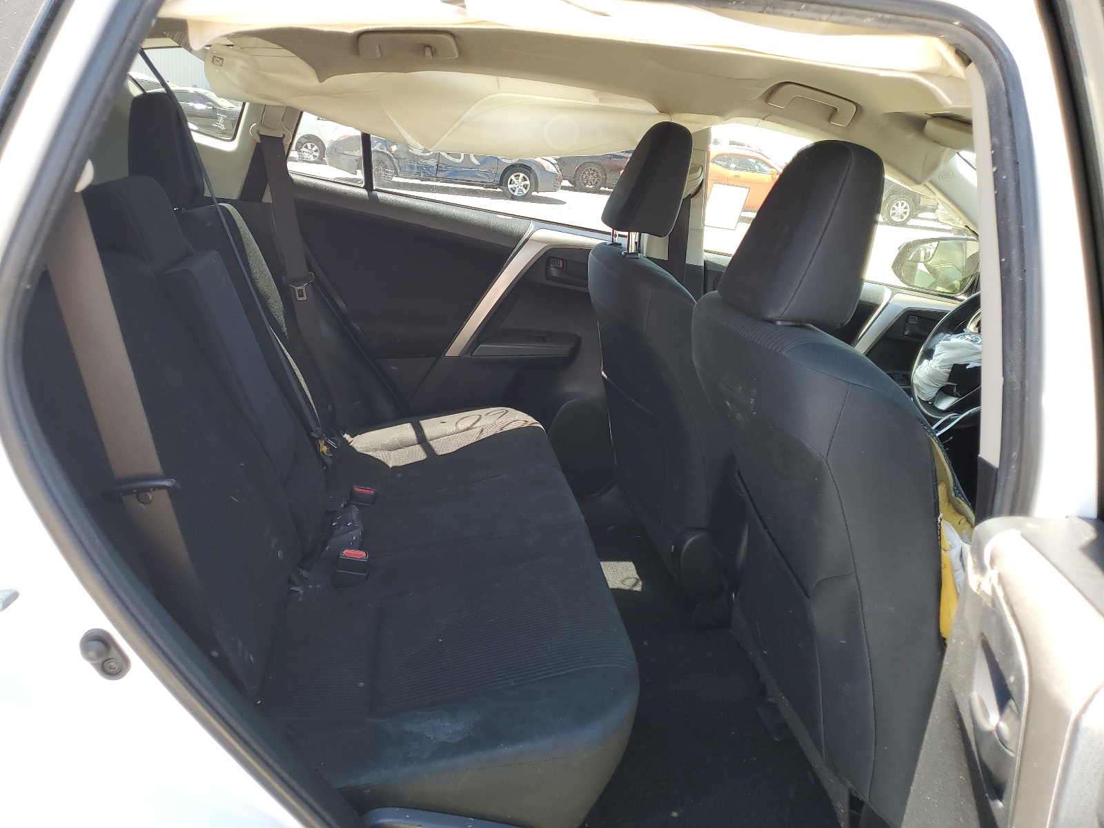 JTMZFREV0JD115772 2018 Toyota Rav4 Le