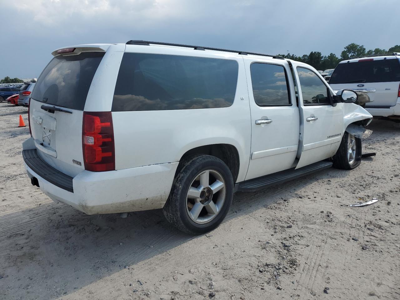 2008 Chevrolet Suburban - Image 3