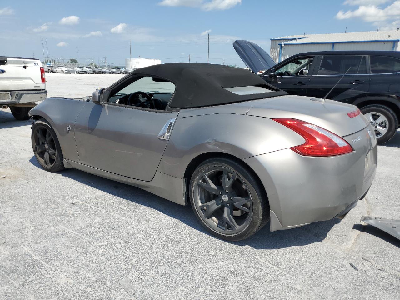 2010 Nissan 370Z - Image 2