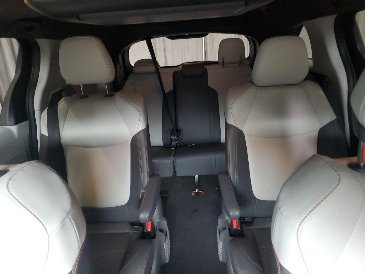 2021 Toyota Sienna - Image 10