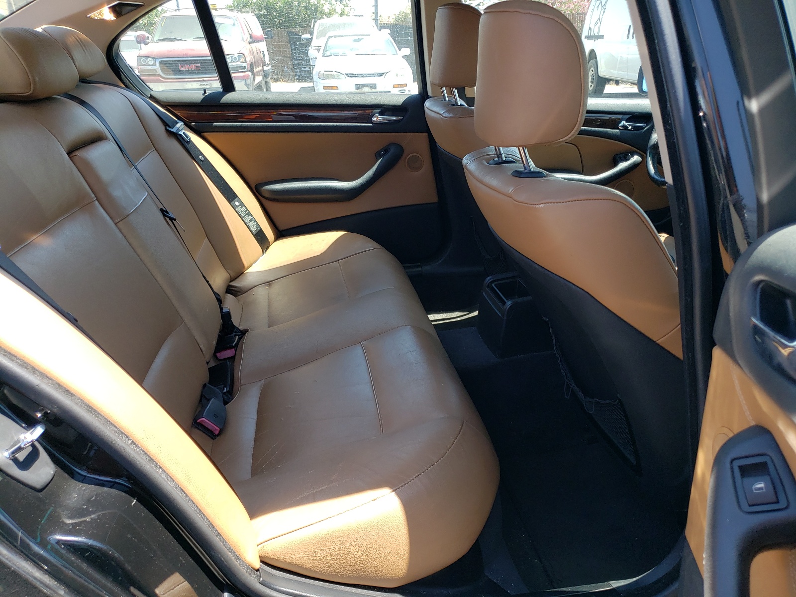 WBAEV53454KM38068 2004 BMW 330 I