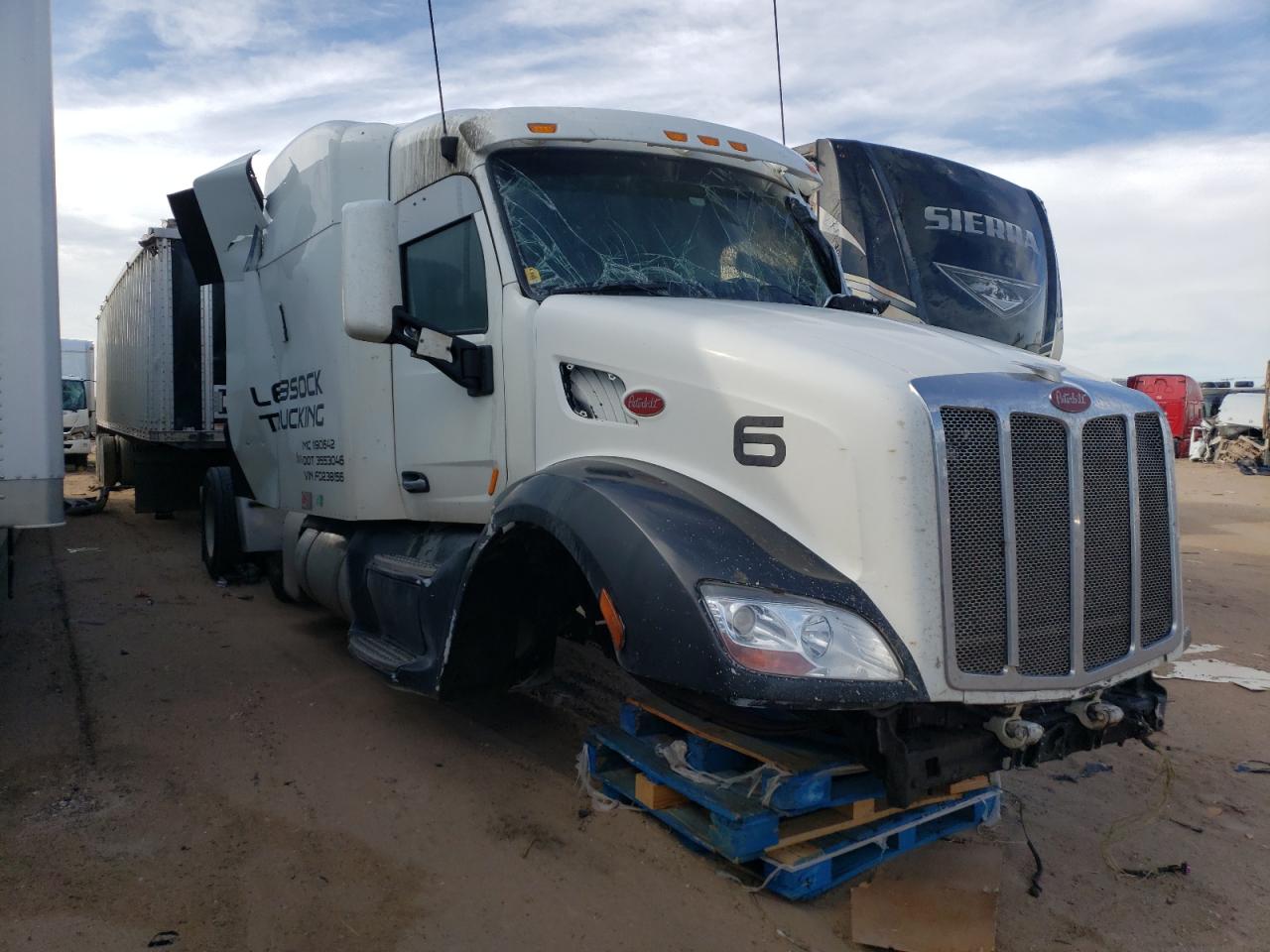 2015 Peterbilt 579  for Sale in Albuquerque, NM - Front End