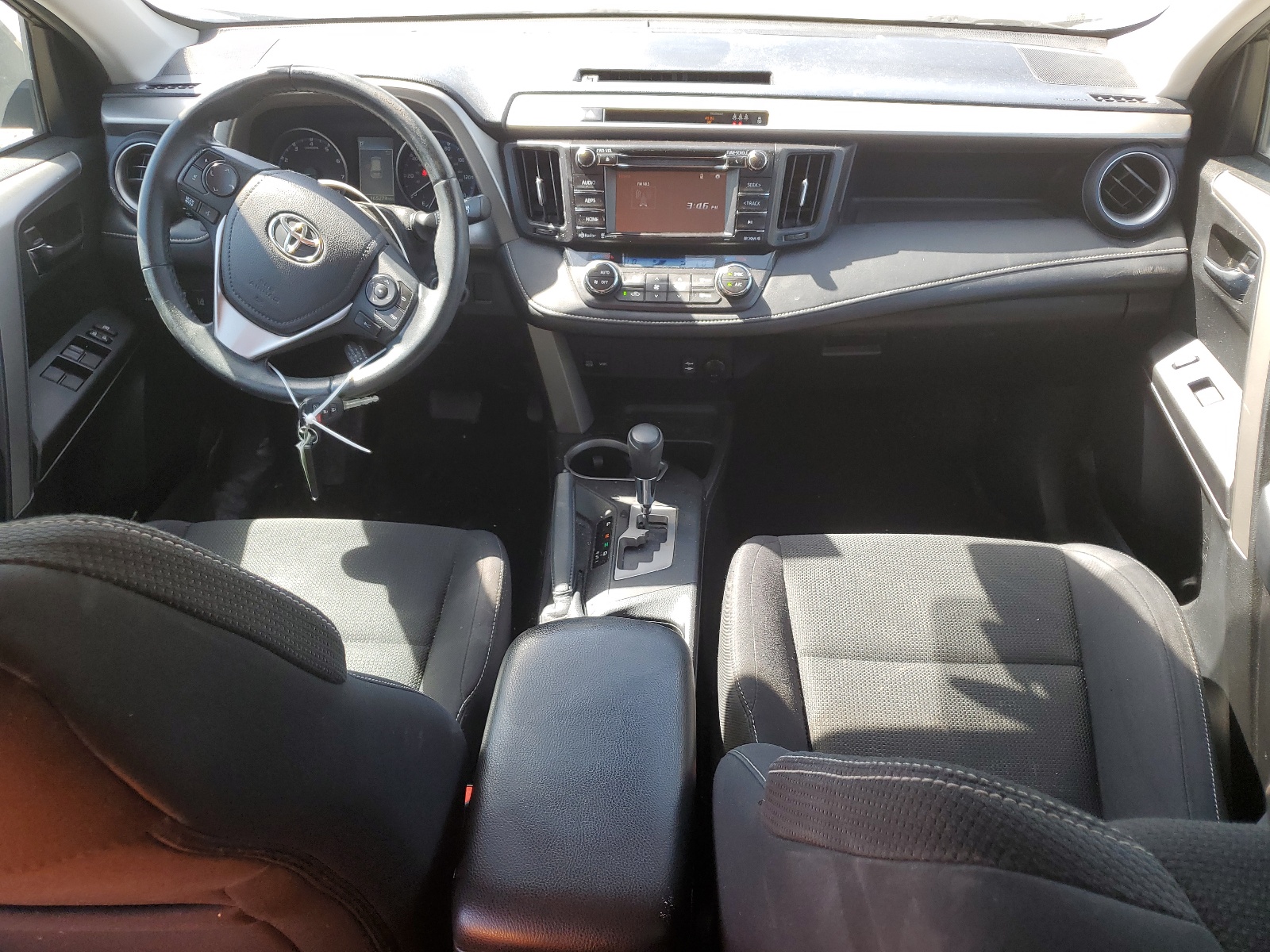 2T3RFREV8HW600223 2017 Toyota Rav4 Xle