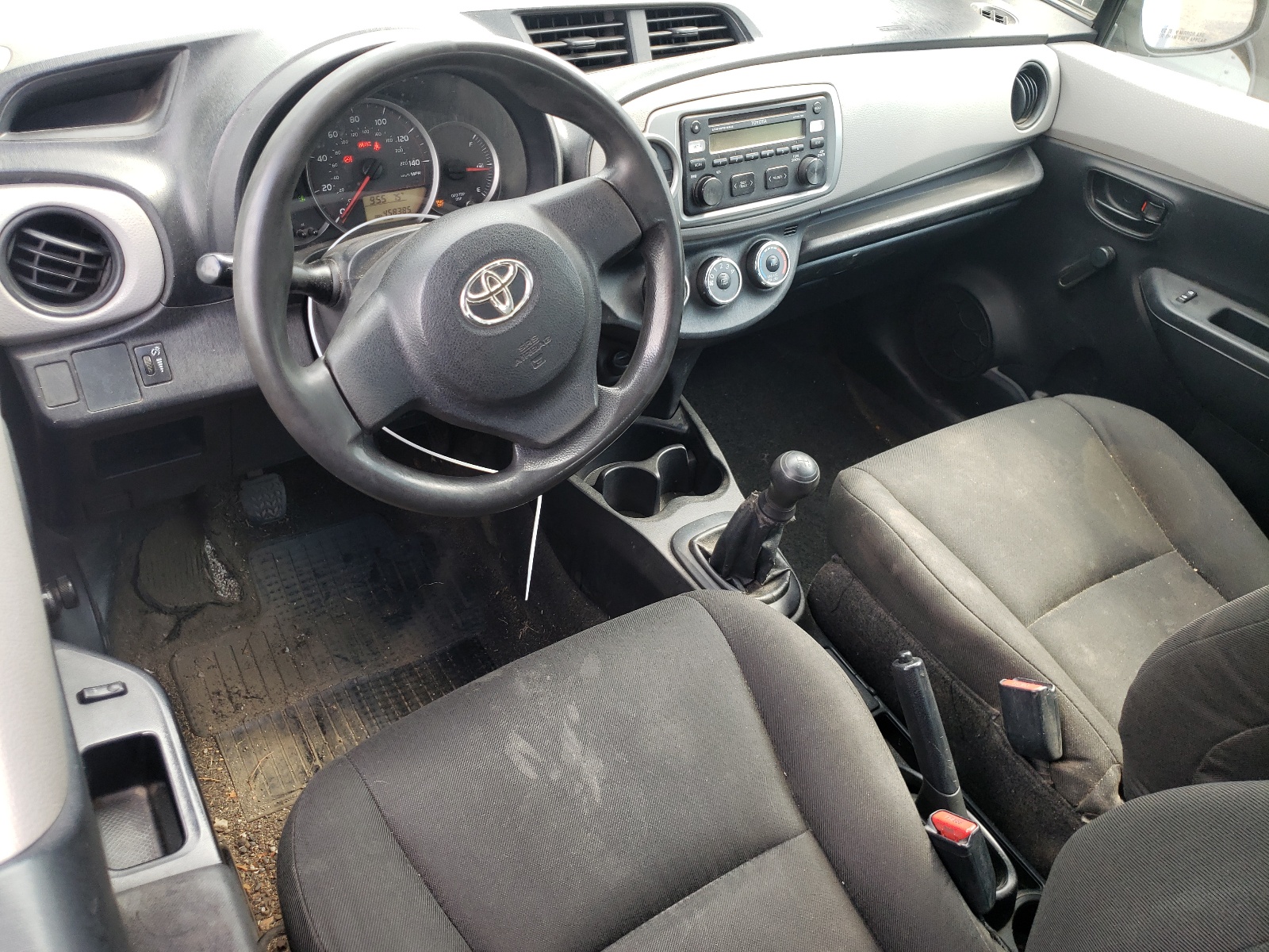 JTDJTUD36CD503195 2012 Toyota Yaris