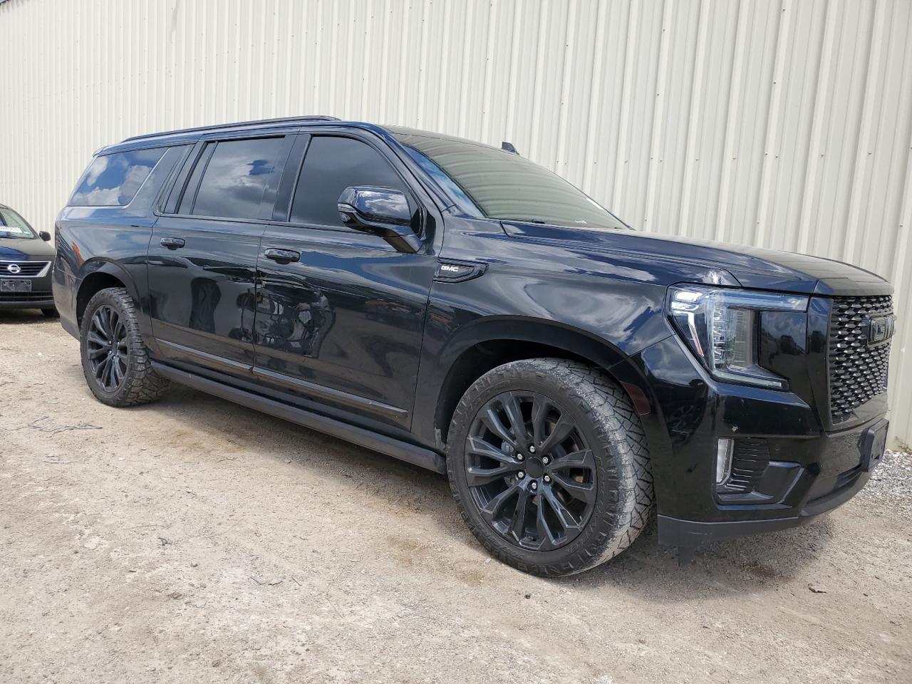 2022 GMC Yukon - Image 4