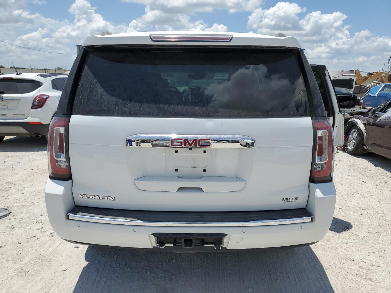 1GKS2CKJ9HR300366 2017 GMC Yukon Denali