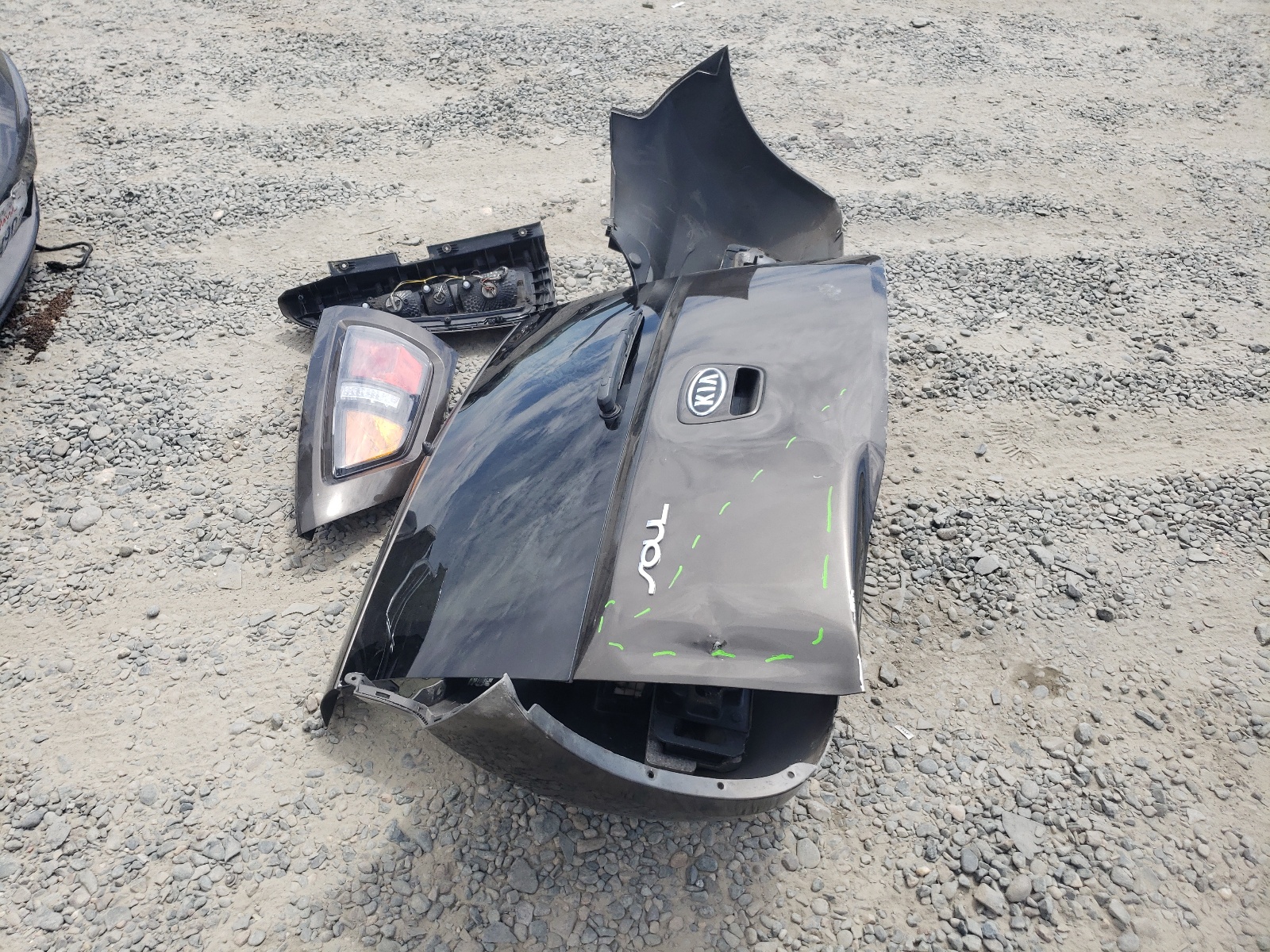 KNDJT2A27B7302256 2011 Kia Soul +