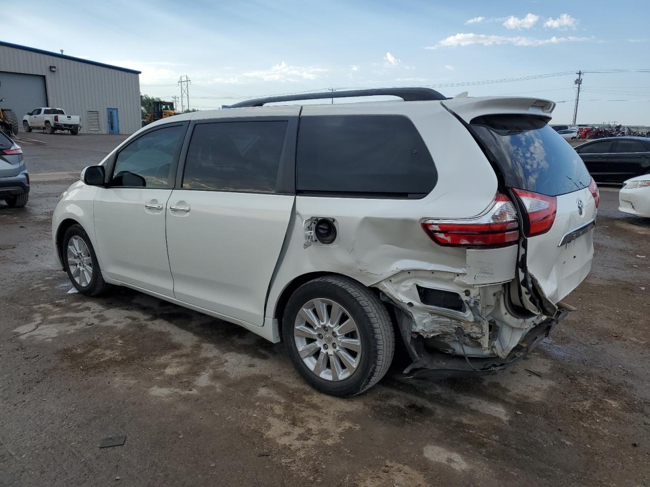 5TDYK3DC9GS695489 2016 TOYOTA SIENNA - Image 2