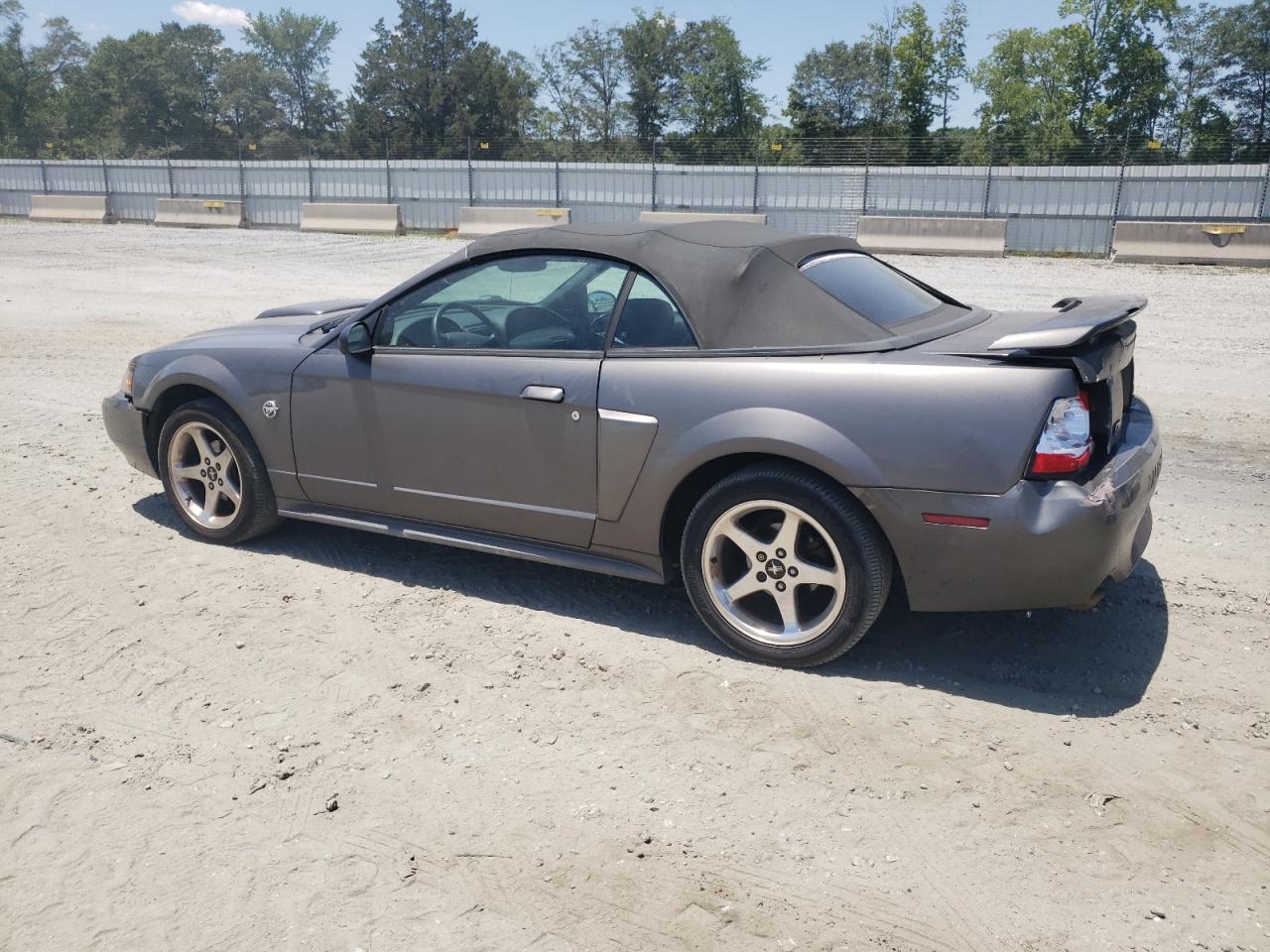 2004 Ford Mustang - Image 2