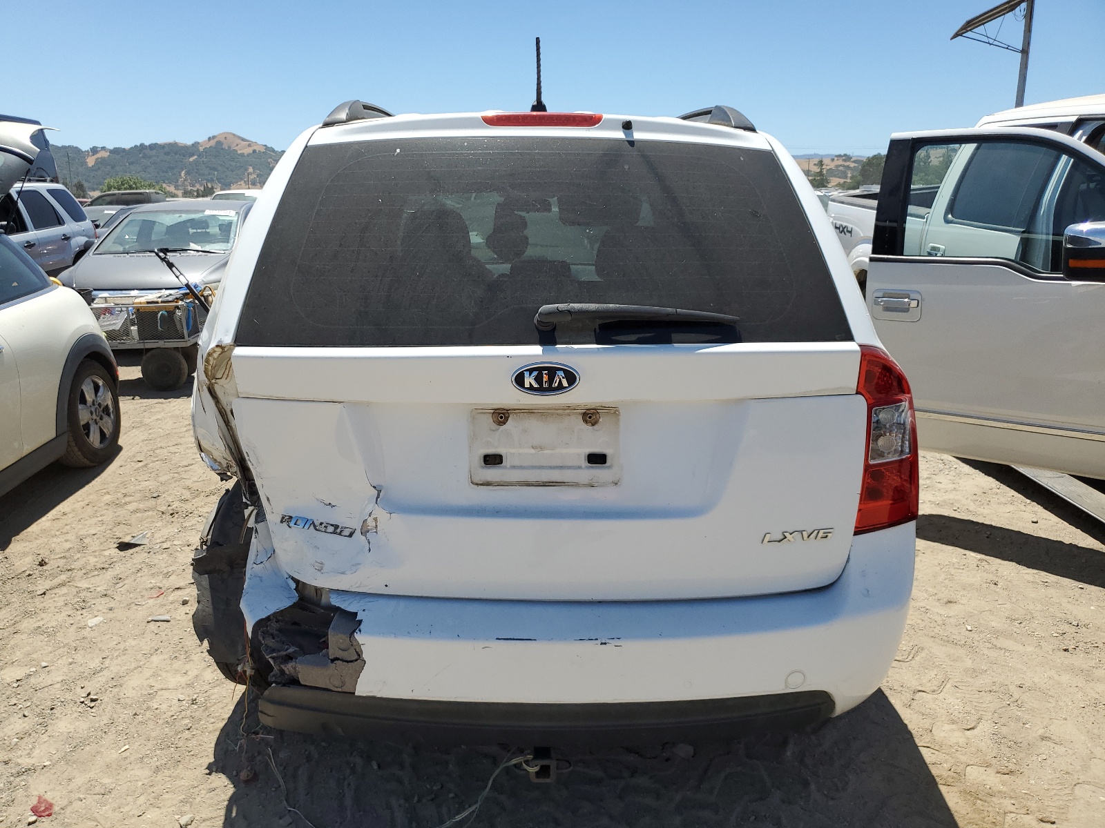 KNAFG526487159043 2008 Kia Rondo Lx