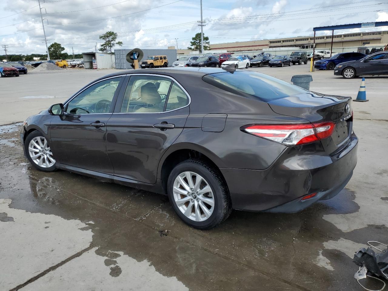 VIN JTNB11HK4J3005909 2018 TOYOTA CAMRY no.2