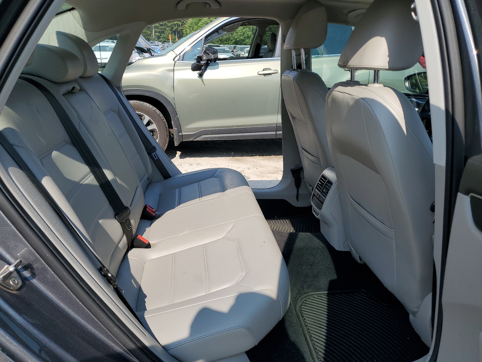 1VWLA7A3XKC000100 2019 Volkswagen Passat Wolfsburg