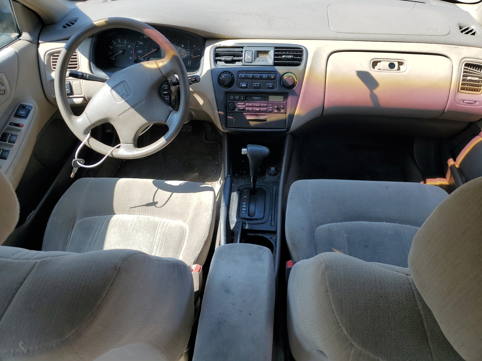 1HGCG6654YA066640 2000 Honda Accord Lx