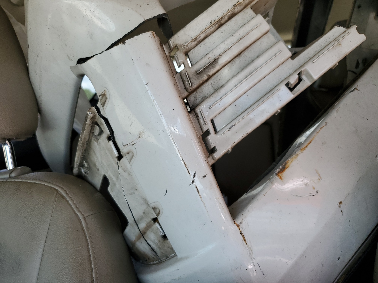 1FMCU0J9XEUB00424 2014 Ford Escape Titanium