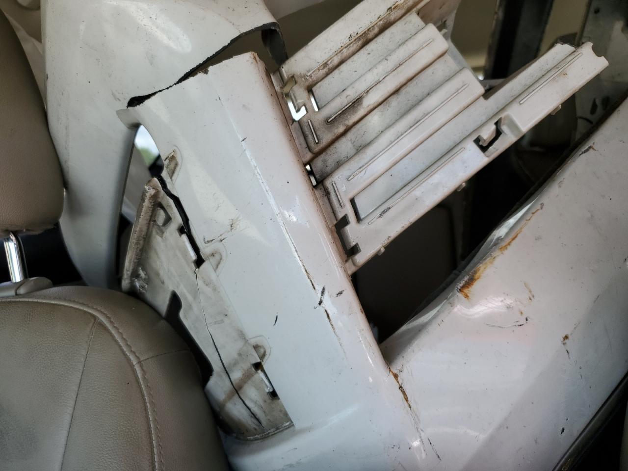 2014 Ford Escape Titanium VIN: 1FMCU0J9XEUB00424 Lot: 60621854