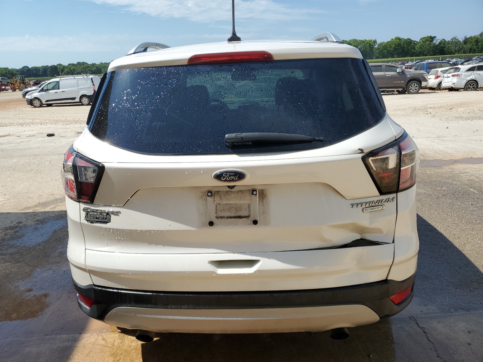 1FMCU0J98JUA01904 2018 Ford Escape Titanium