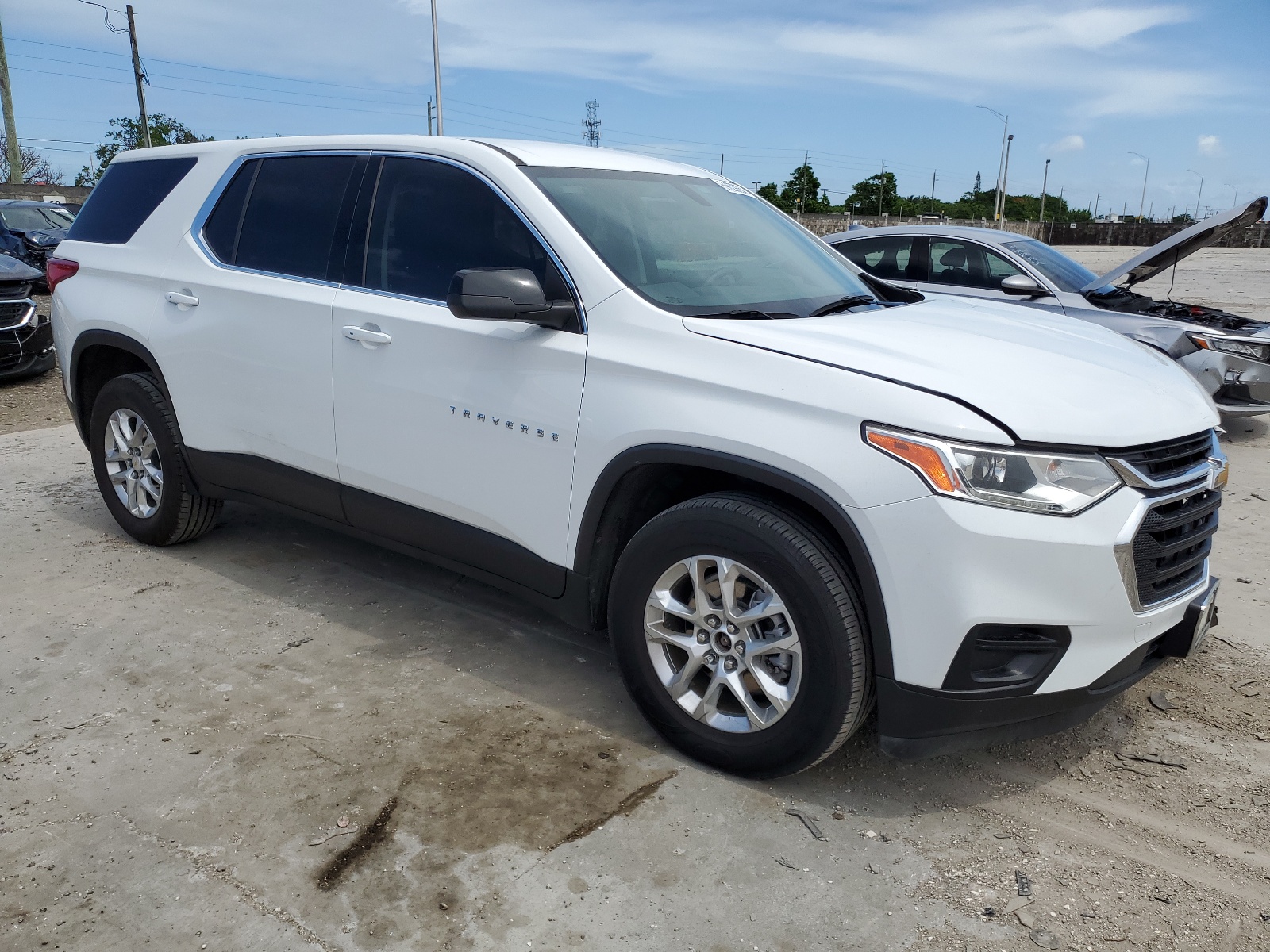 2021 Chevrolet Traverse Ls vin: 1GNERFKW0MJ242780