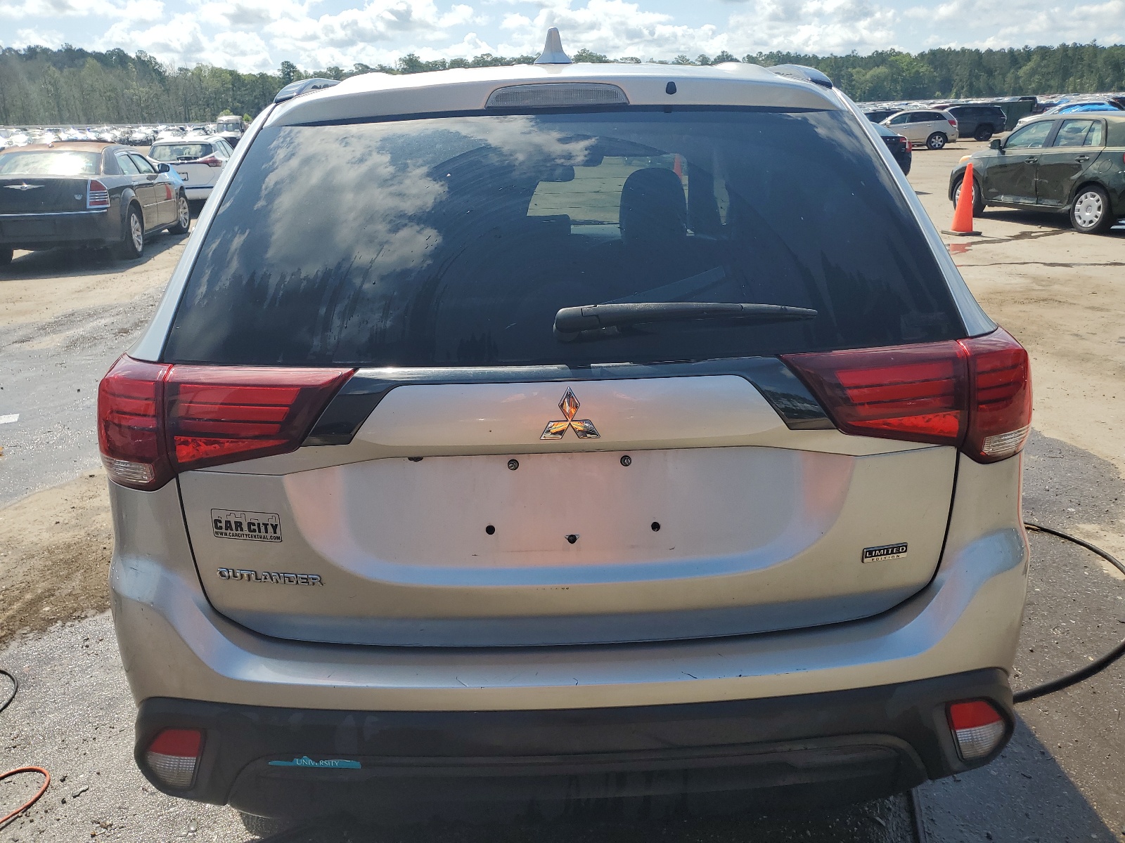 JA4AZ3A37LZ031065 2020 Mitsubishi Outlander Se