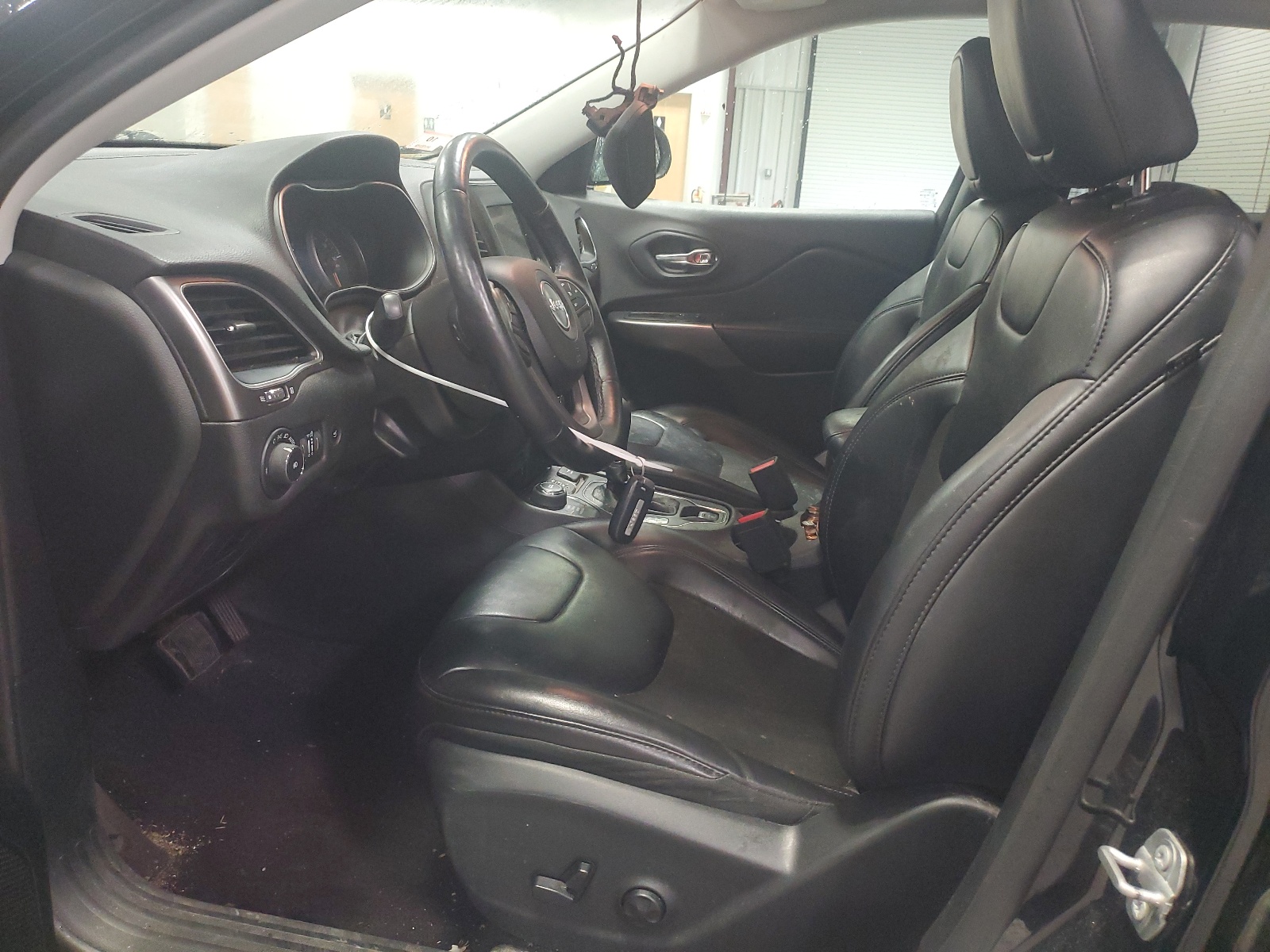 1C4PJMLX4KD223813 2019 Jeep Cherokee Latitude Plus