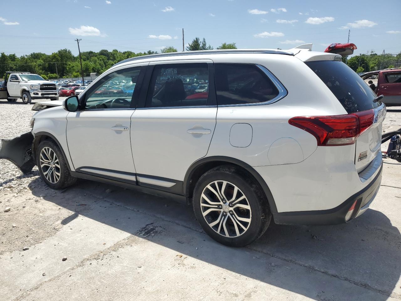 JA4AZ3A33HZ050932 2017 MITSUBISHI OUTLANDER - Image 2