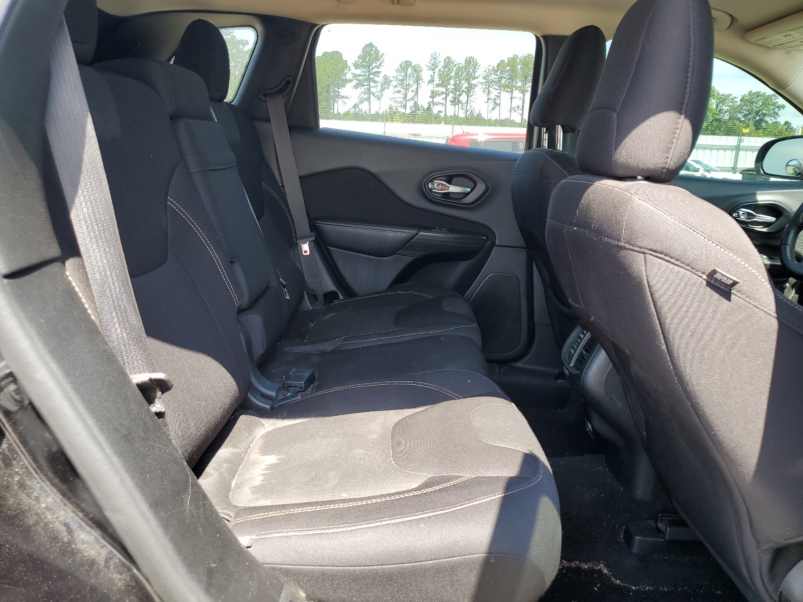 1C4PJLCB5FW655836 2015 Jeep Cherokee Latitude