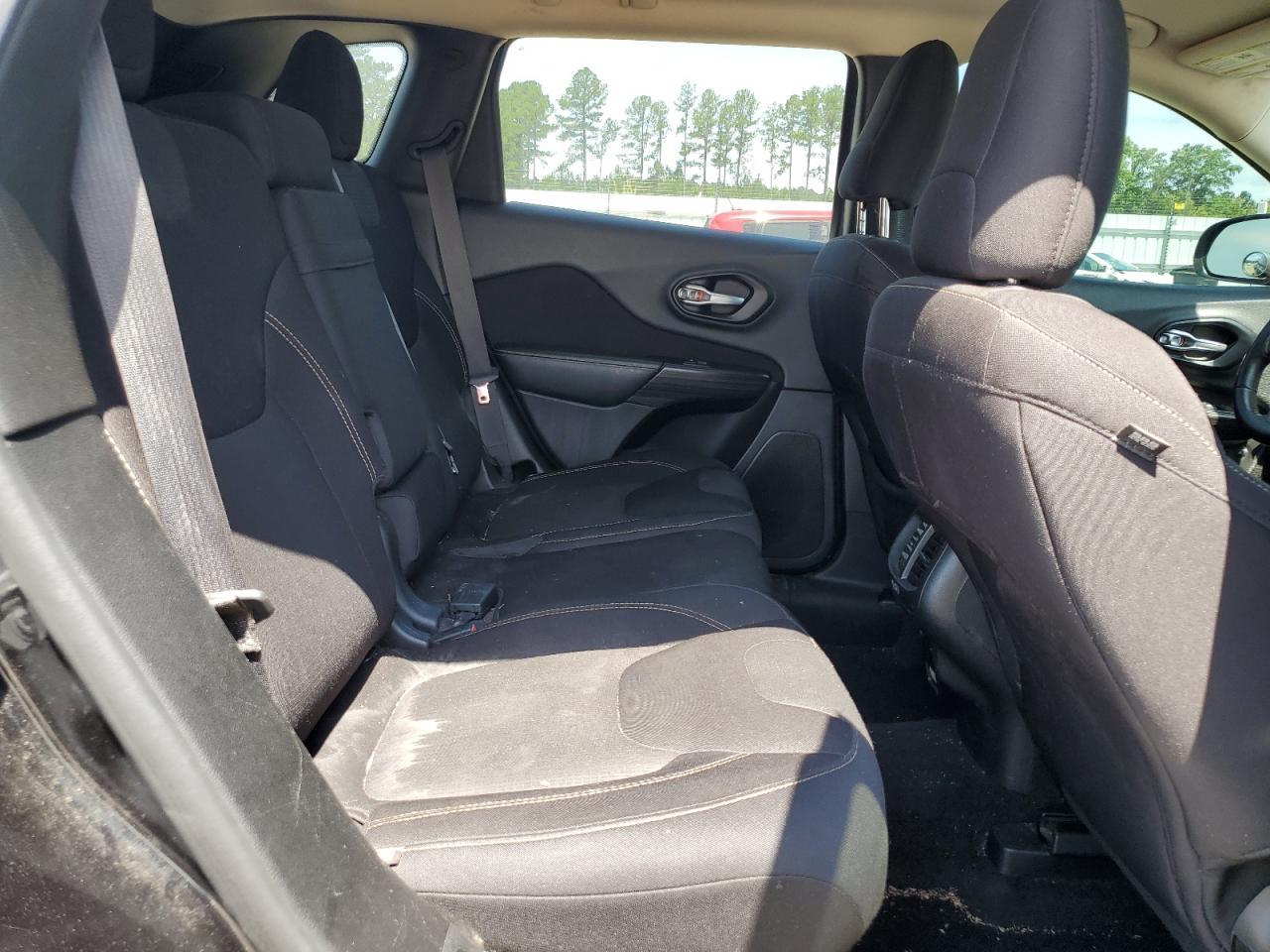 2015 Jeep Cherokee Latitude VIN: 1C4PJLCB5FW655836 Lot: 57321684