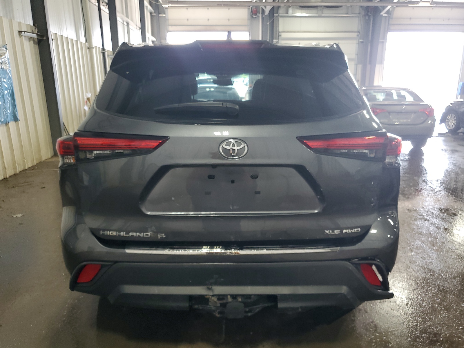 5TDGZRBH7NS596479 2022 Toyota Highlander Xle