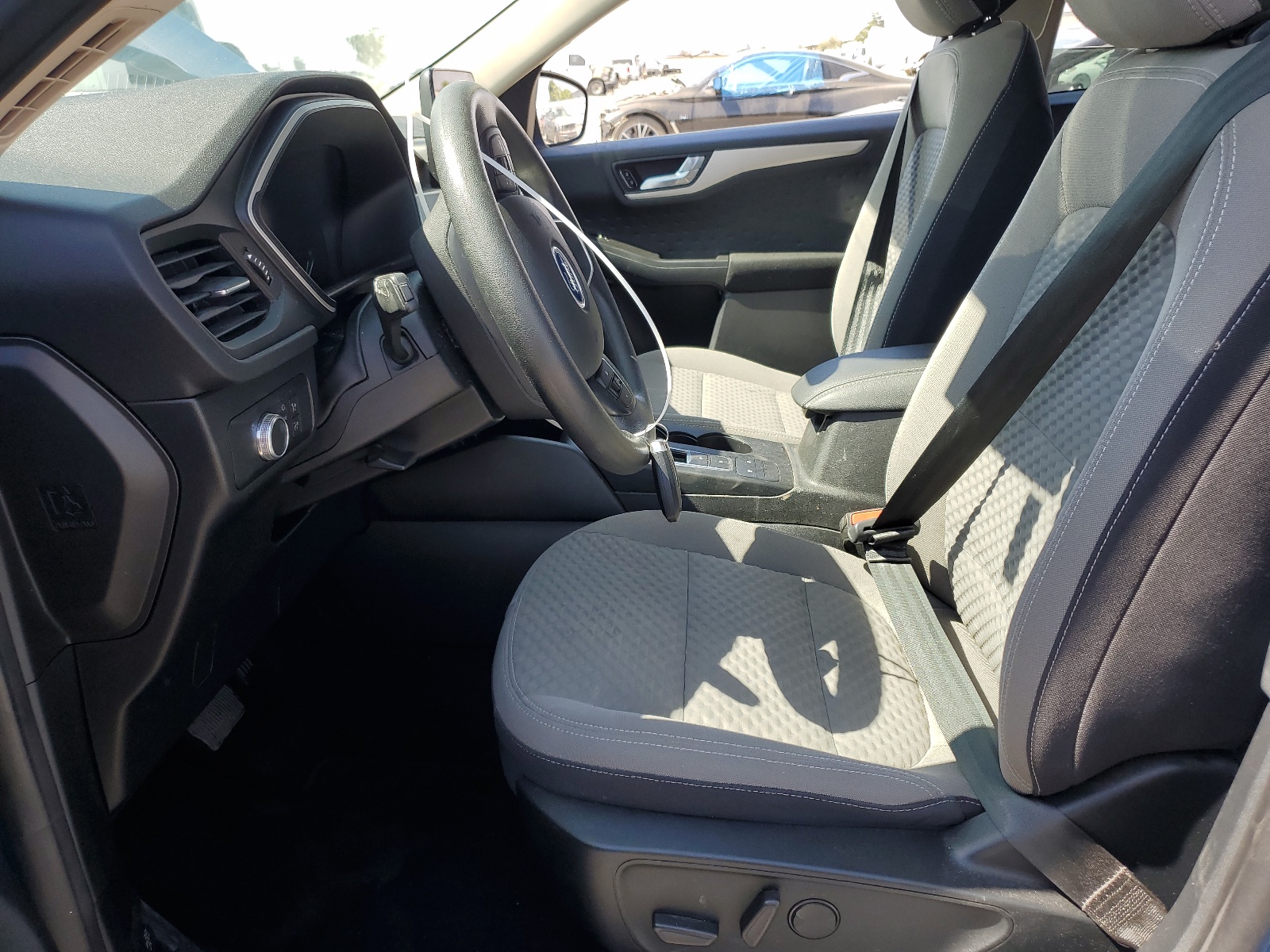 1FMCU9G68LUB06575 2020 Ford Escape Se