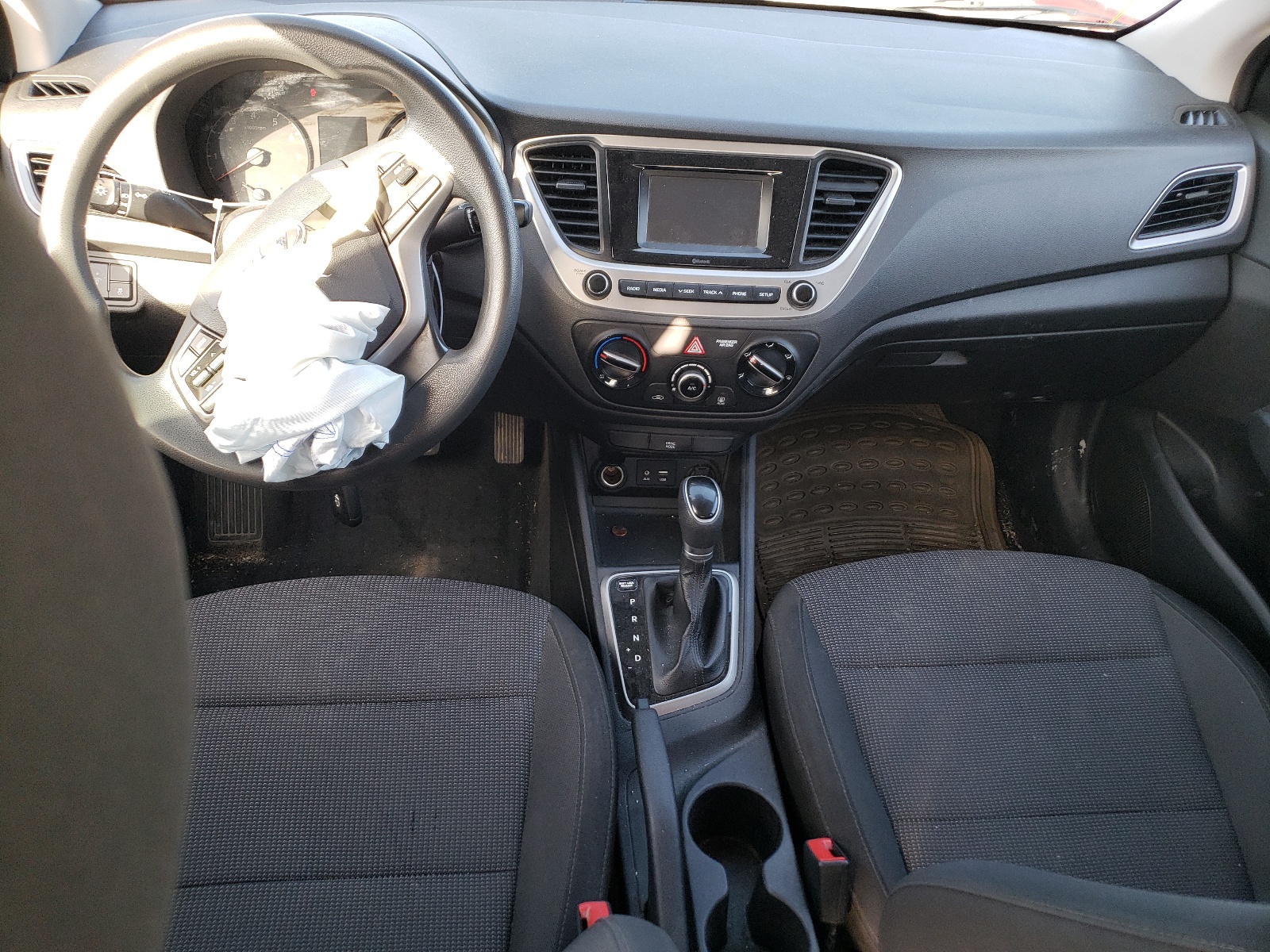 3KPC24A35KE042598 2019 Hyundai Accent Se