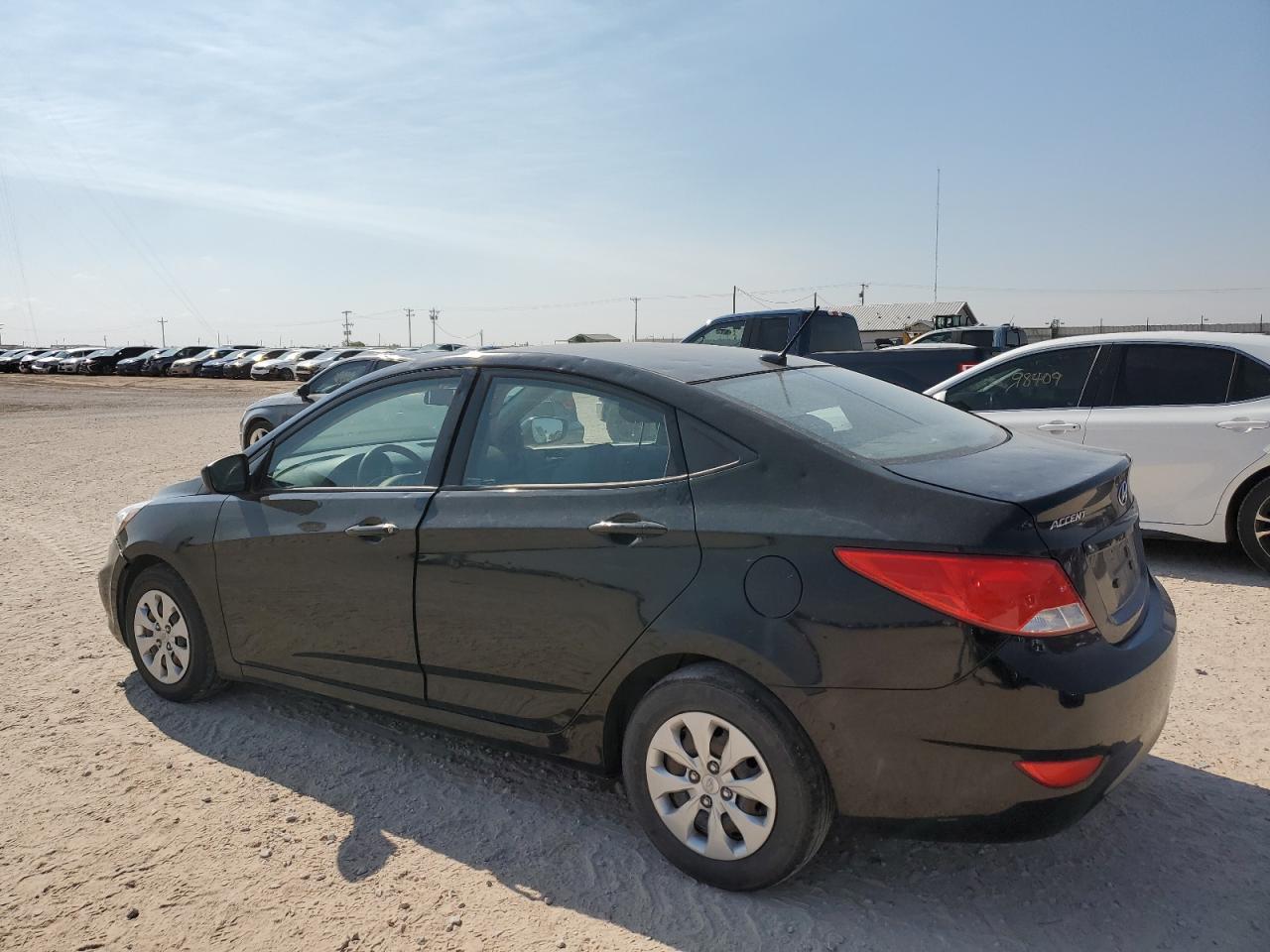 KMHCT4AE9HU381272 2017 HYUNDAI ACCENT - Image 2