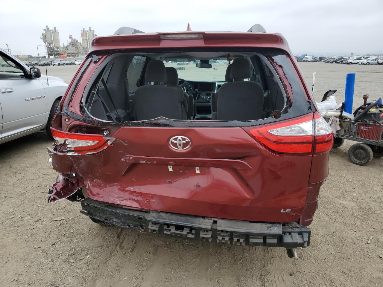 5TDKZ3DC0JS923145 2018 Toyota Sienna Le