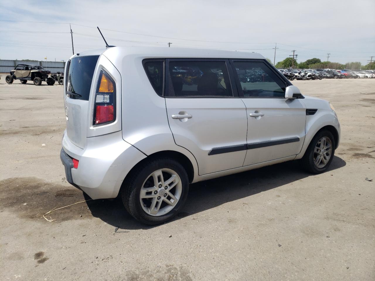 2011 Kia Soul + VIN: KNDJT2A28B7705940 Lot: 60100104