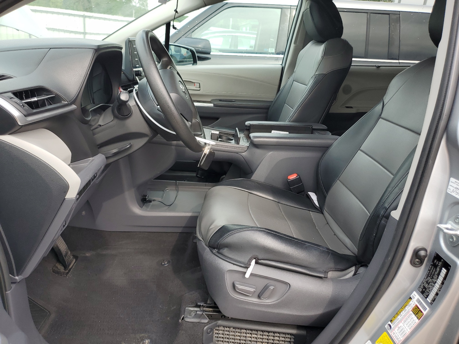 5TDKRKEC4MS017383 2021 Toyota Sienna Le